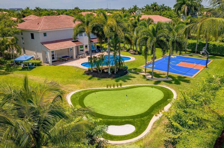 Backyard Florida Oasis with Putting Green